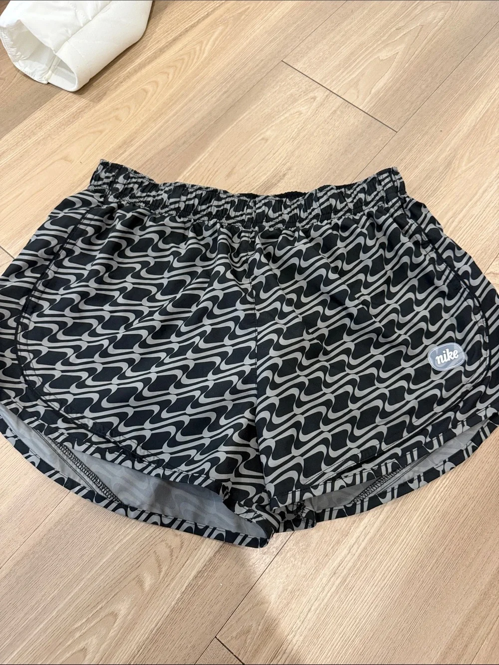Nike Black & Gray Wave-Print Athletic Running Shorts